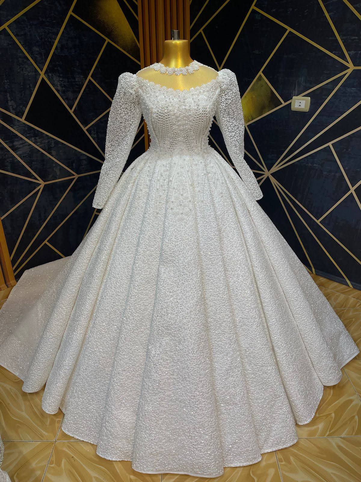 أسماء ارتست ملكة الأناقة والجمال