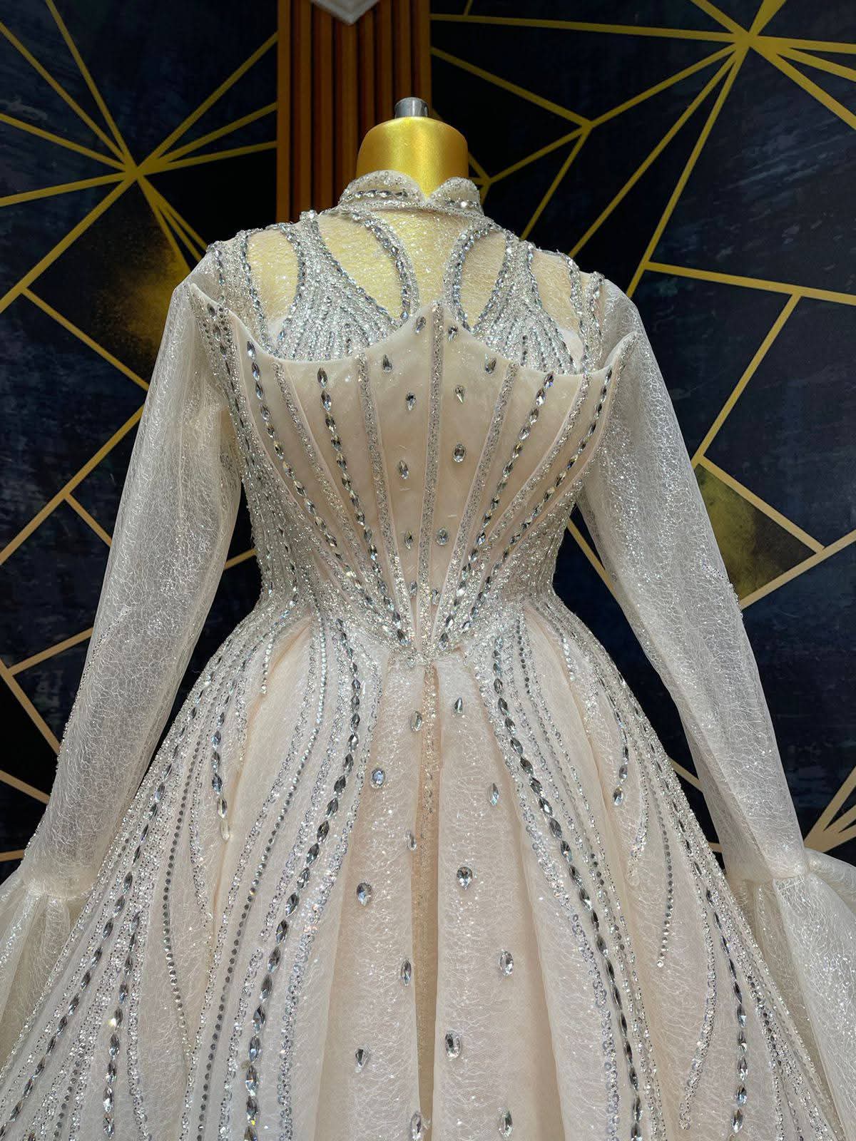 أسماء ارتست ملكة الأناقة والجمال