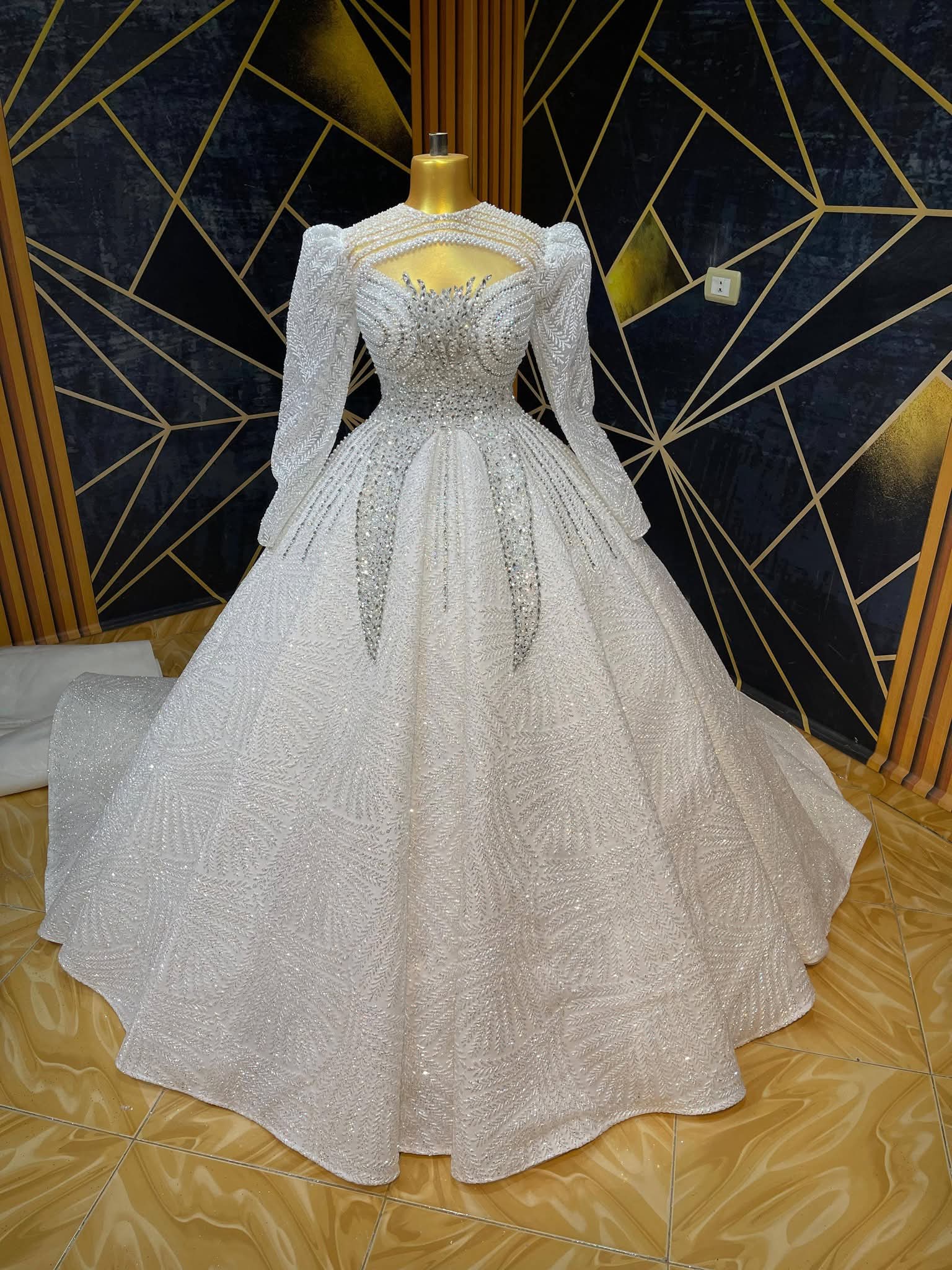 أسماء ارتست ملكة الأناقة والجمال