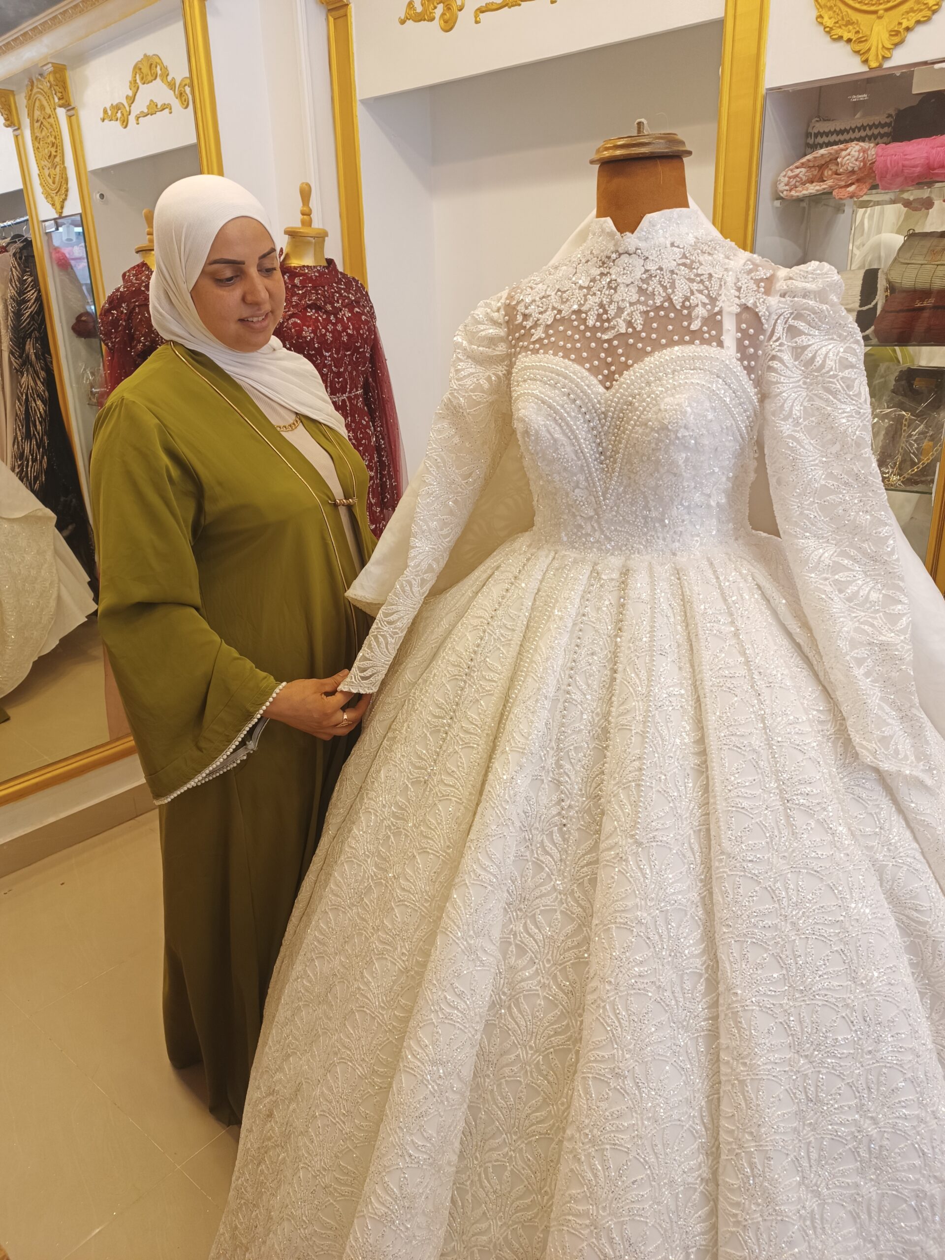 أسماء ارتست ملكة الأناقة والجمال